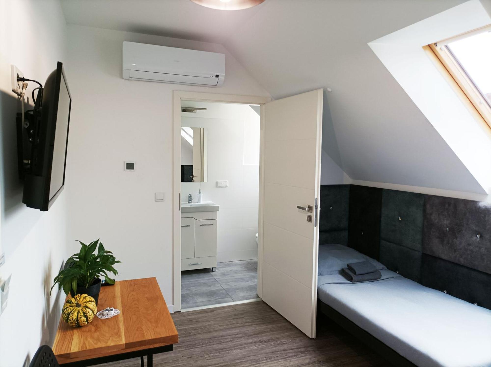 Pokoje Pod Palacem Koszecin Kamer foto